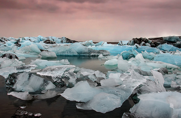 Icebergs on jokulsarlon Lagoon